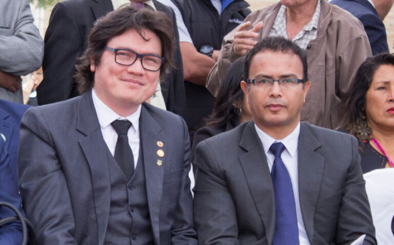 002_Mesa de trabajo 1