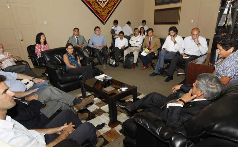 012_Mesa de trabajo 1